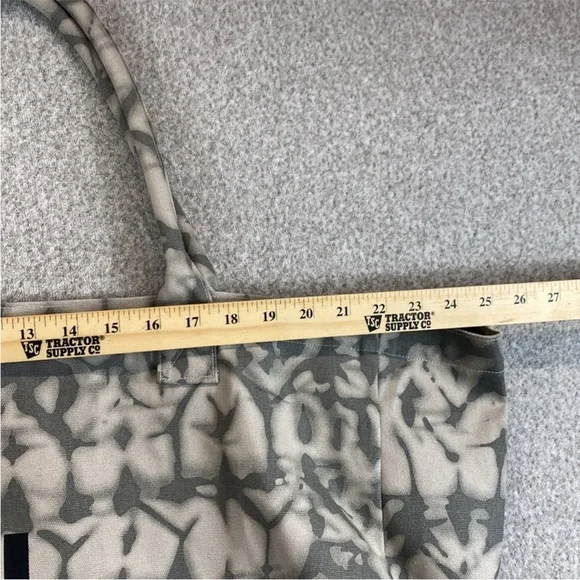 LIMITED EDITION Alo Yoga Grey Tie-Dye Tote - Picture 5 of 5